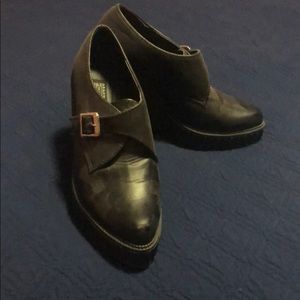 Size 8 Dina and Ozzy platform shoes
